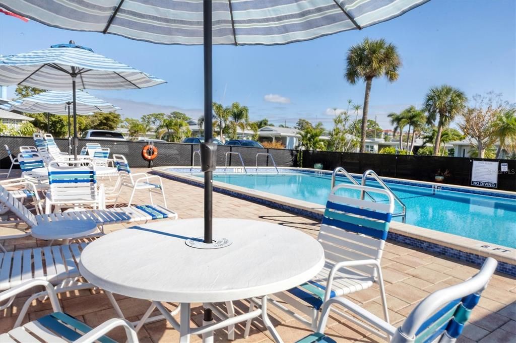 For Sale: $289,000 (2 beds, 1 baths, 1105 Square Feet)