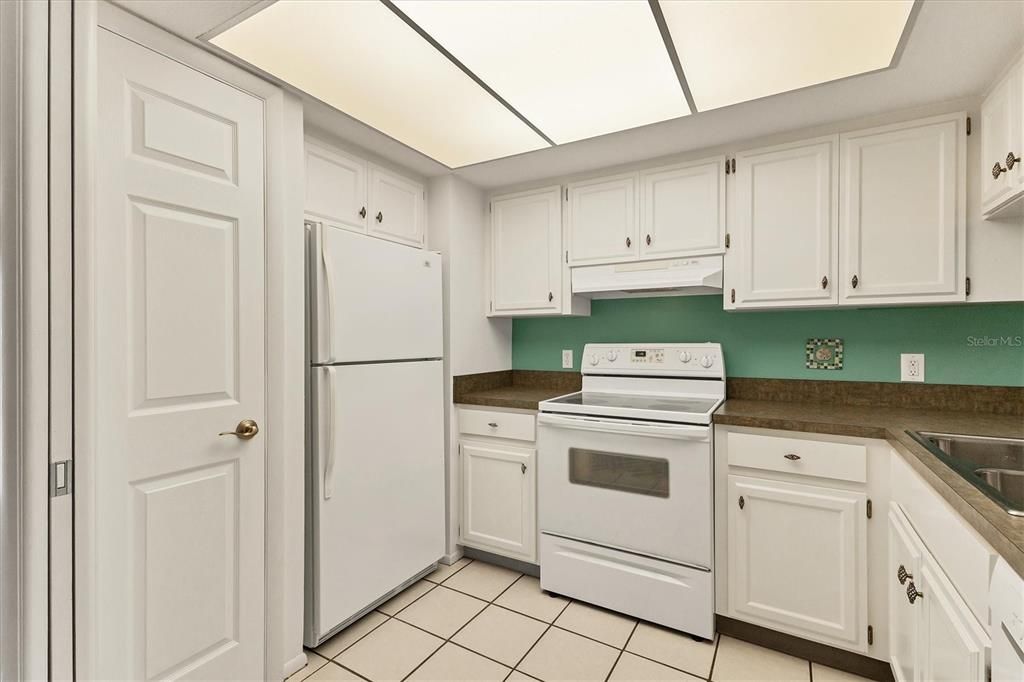 For Sale: $289,000 (2 beds, 1 baths, 1105 Square Feet)