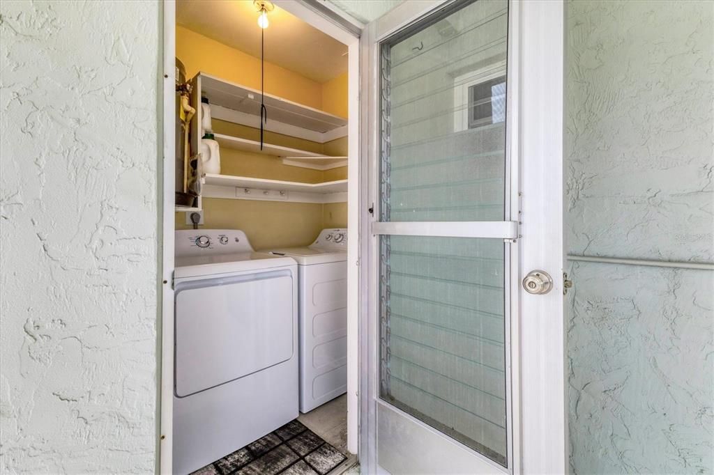 For Sale: $289,000 (2 beds, 1 baths, 1105 Square Feet)