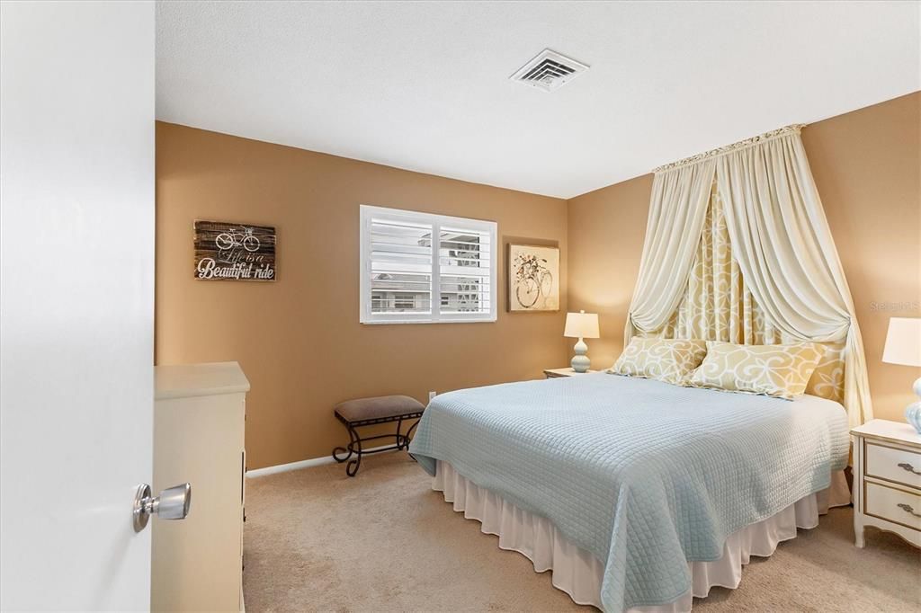 For Sale: $289,000 (2 beds, 1 baths, 1105 Square Feet)