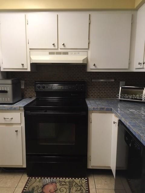For Rent: $1,100 (2 beds, 1 baths, 1046 Square Feet)