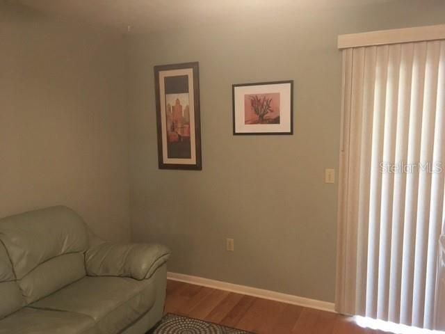 For Rent: $1,100 (2 beds, 1 baths, 1046 Square Feet)