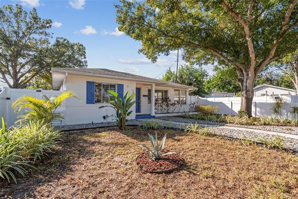 For Sale: $535,000 (2 beds, 1 baths, 1530 Square Feet)