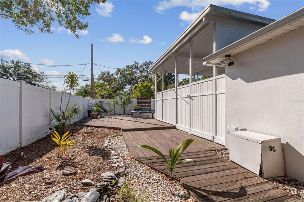 For Sale: $535,000 (2 beds, 1 baths, 1530 Square Feet)