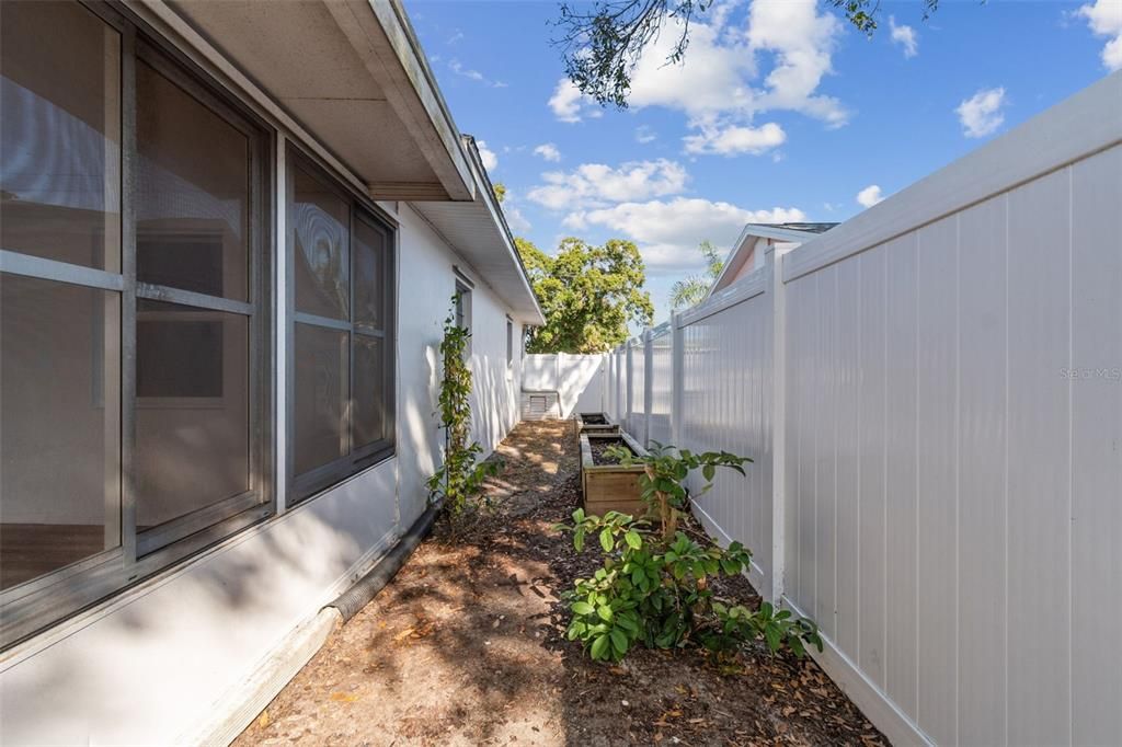 For Sale: $535,000 (2 beds, 1 baths, 1530 Square Feet)