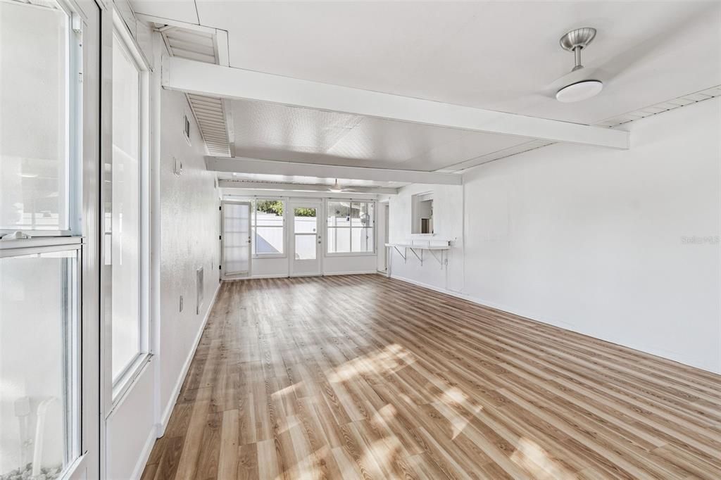 For Sale: $535,000 (2 beds, 1 baths, 1530 Square Feet)