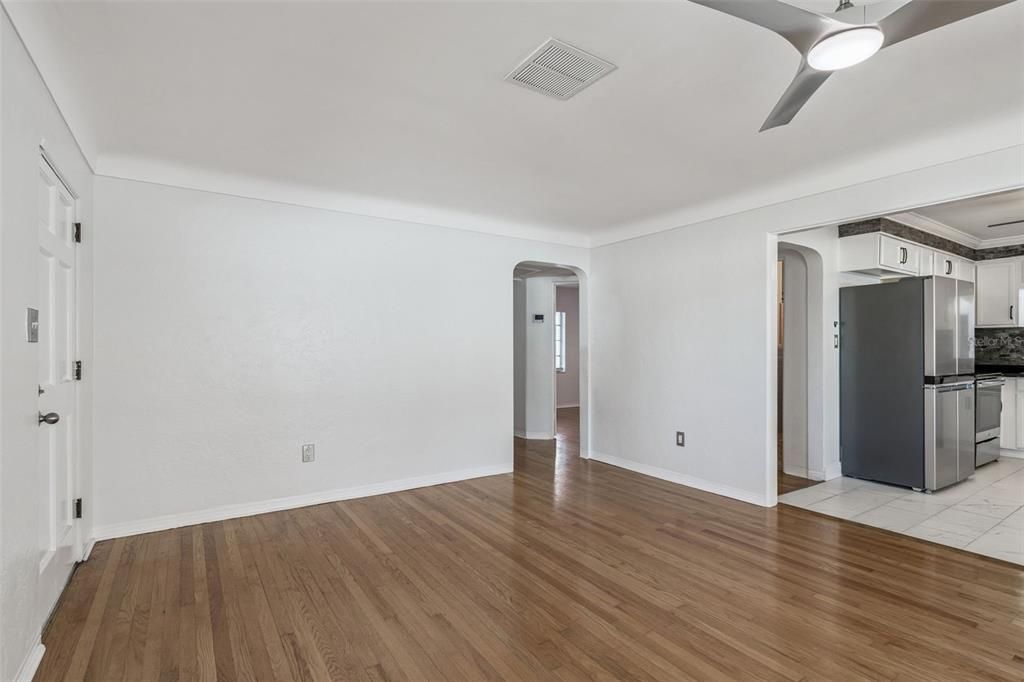 For Sale: $535,000 (2 beds, 1 baths, 1530 Square Feet)