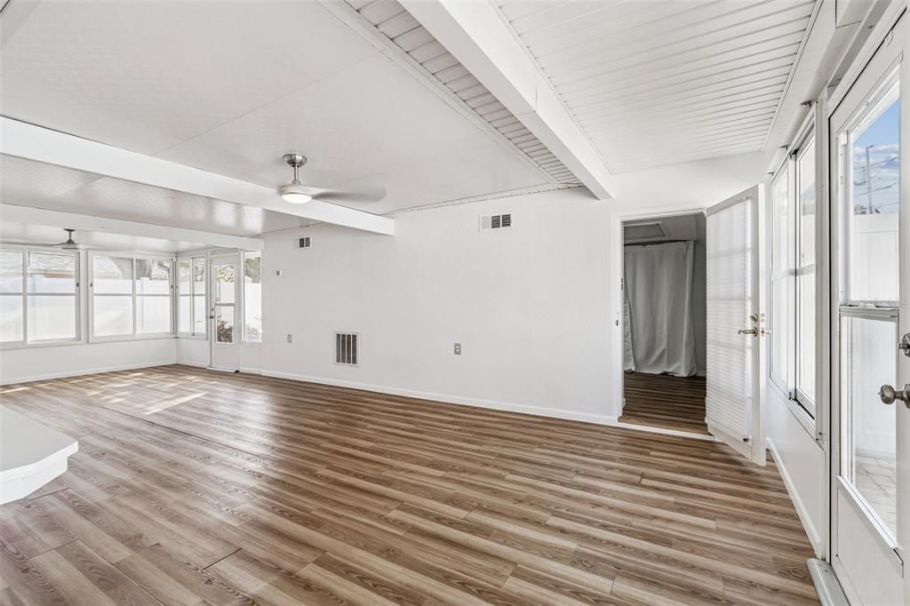 For Sale: $535,000 (2 beds, 1 baths, 1530 Square Feet)