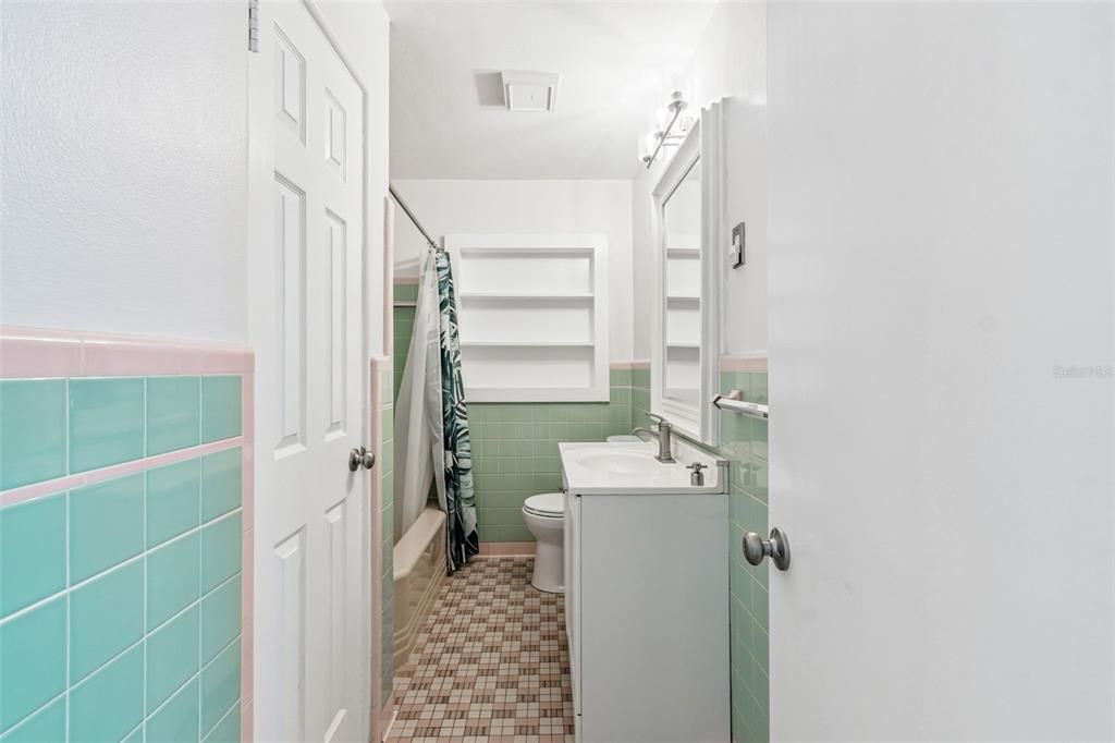 For Sale: $535,000 (2 beds, 1 baths, 1530 Square Feet)