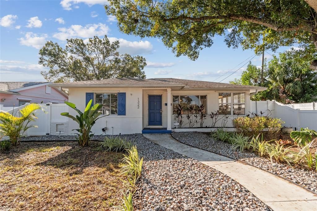 For Sale: $535,000 (2 beds, 1 baths, 1530 Square Feet)