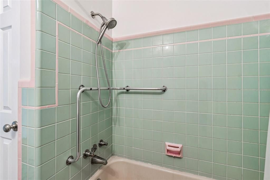 For Sale: $535,000 (2 beds, 1 baths, 1530 Square Feet)