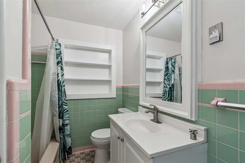 For Sale: $535,000 (2 beds, 1 baths, 1530 Square Feet)