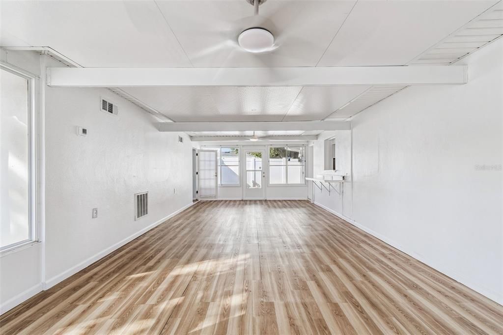 For Sale: $535,000 (2 beds, 1 baths, 1530 Square Feet)