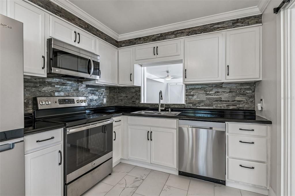 For Sale: $535,000 (2 beds, 1 baths, 1530 Square Feet)