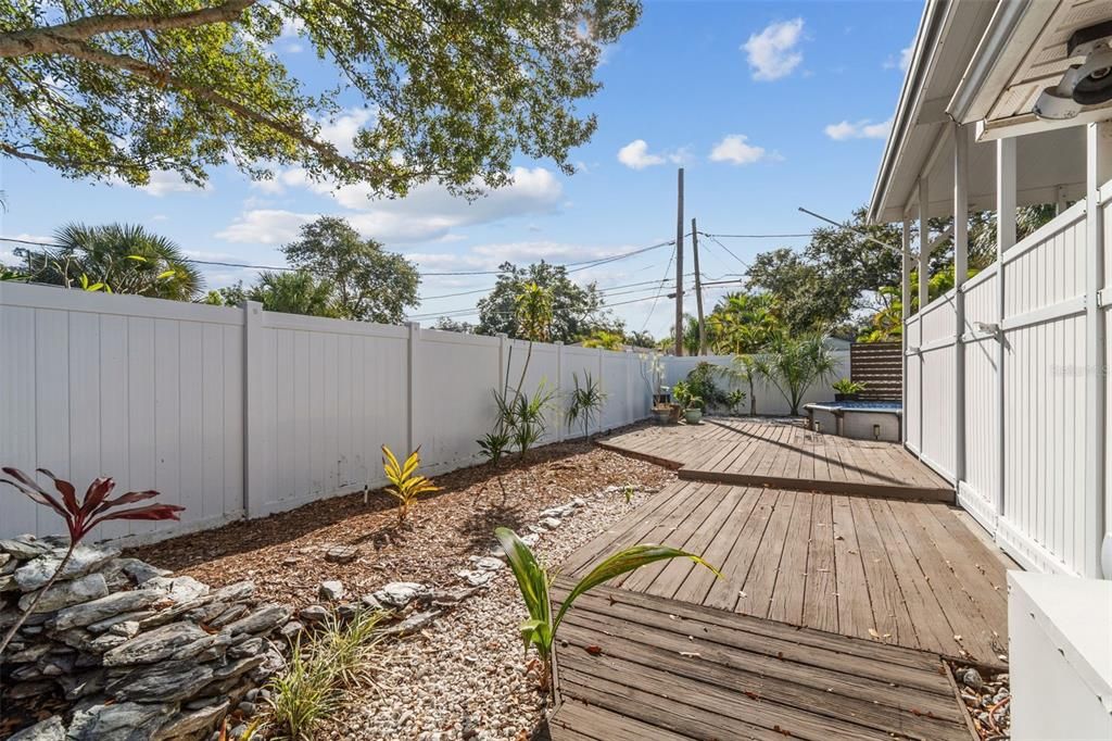 For Sale: $535,000 (2 beds, 1 baths, 1530 Square Feet)