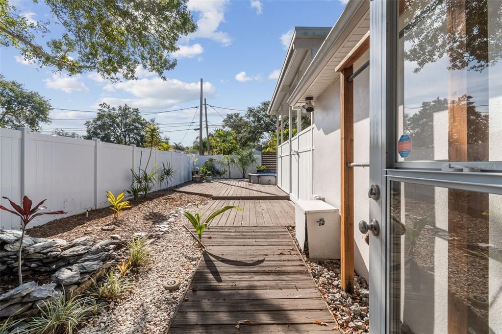 For Sale: $535,000 (2 beds, 1 baths, 1530 Square Feet)