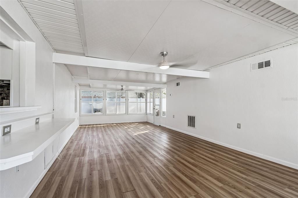 For Sale: $535,000 (2 beds, 1 baths, 1530 Square Feet)