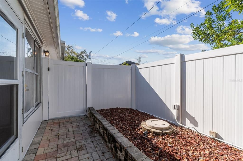 For Sale: $535,000 (2 beds, 1 baths, 1530 Square Feet)