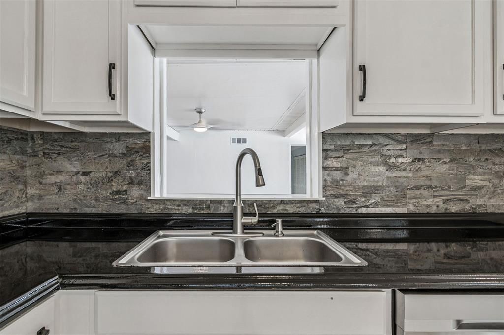 For Sale: $535,000 (2 beds, 1 baths, 1530 Square Feet)