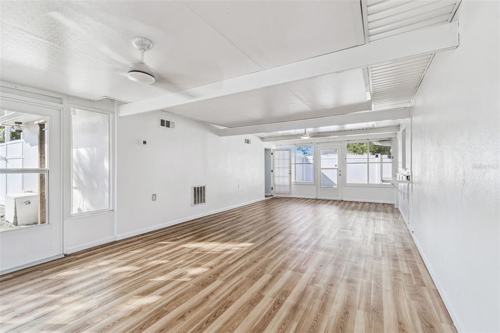 For Sale: $535,000 (2 beds, 1 baths, 1530 Square Feet)