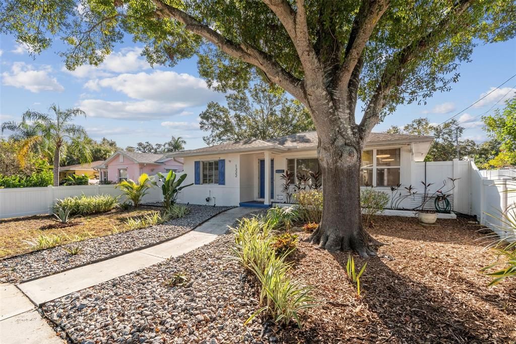 For Sale: $535,000 (2 beds, 1 baths, 1530 Square Feet)