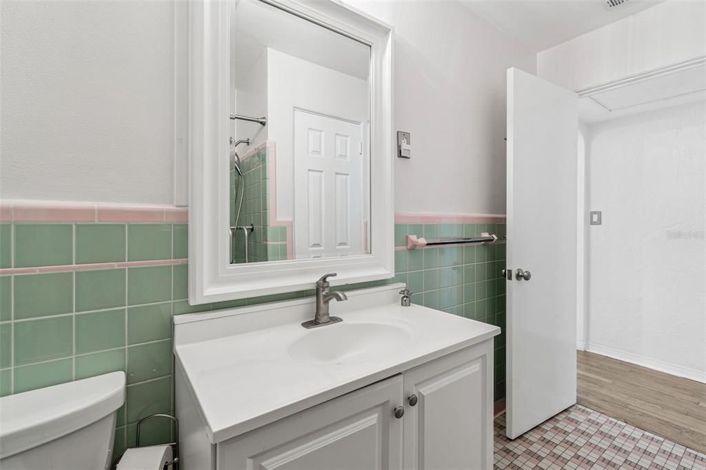 For Sale: $535,000 (2 beds, 1 baths, 1530 Square Feet)