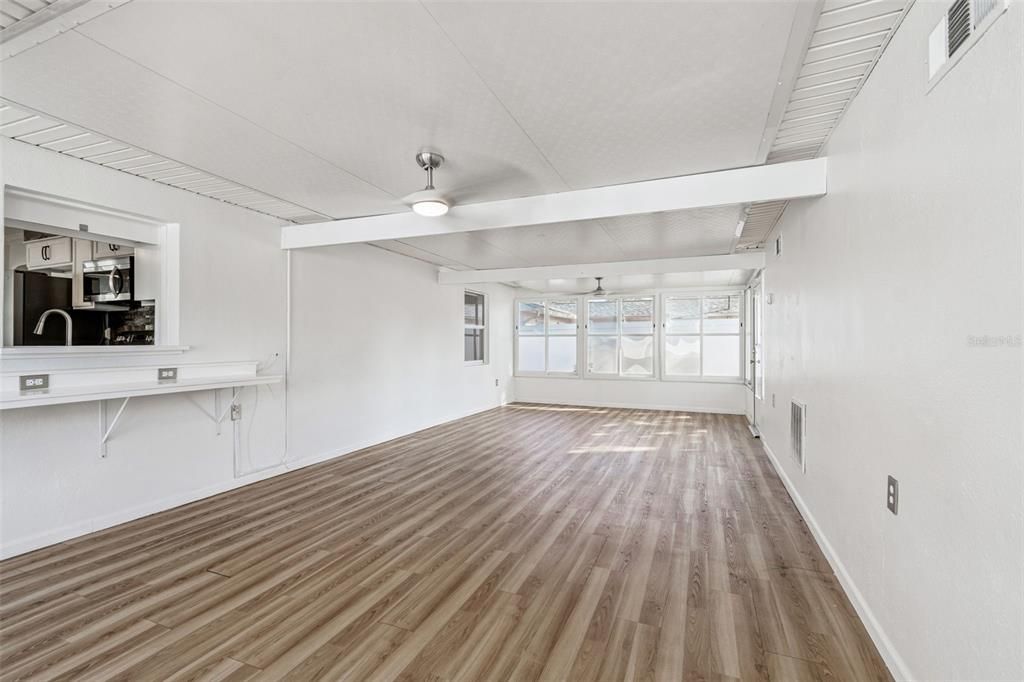 For Sale: $535,000 (2 beds, 1 baths, 1530 Square Feet)