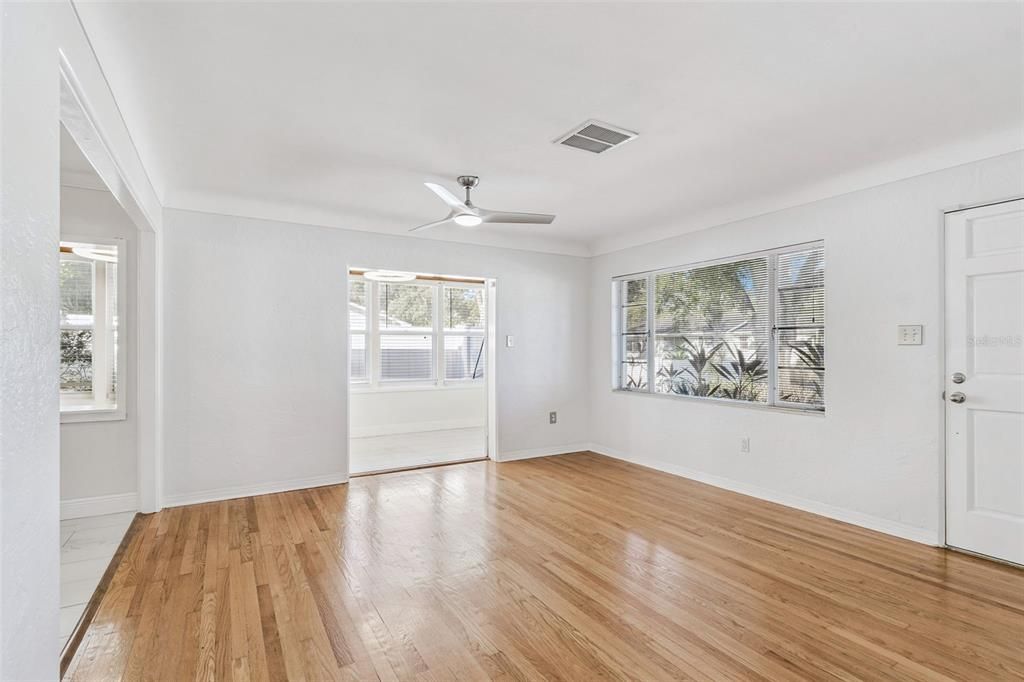 For Sale: $535,000 (2 beds, 1 baths, 1530 Square Feet)