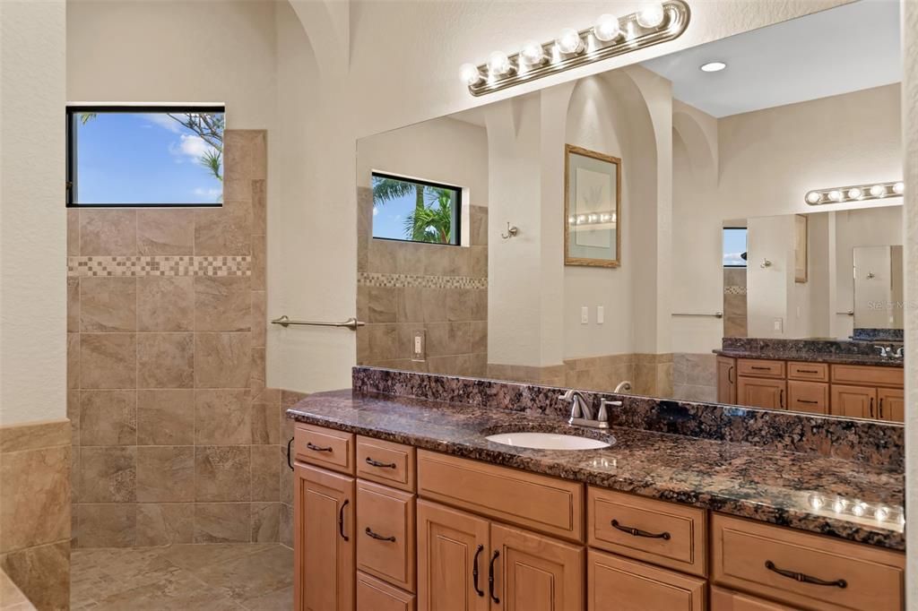 En Venta: $1,049,000 (4 camas, 3 baños, 3481 Pies cuadrados)