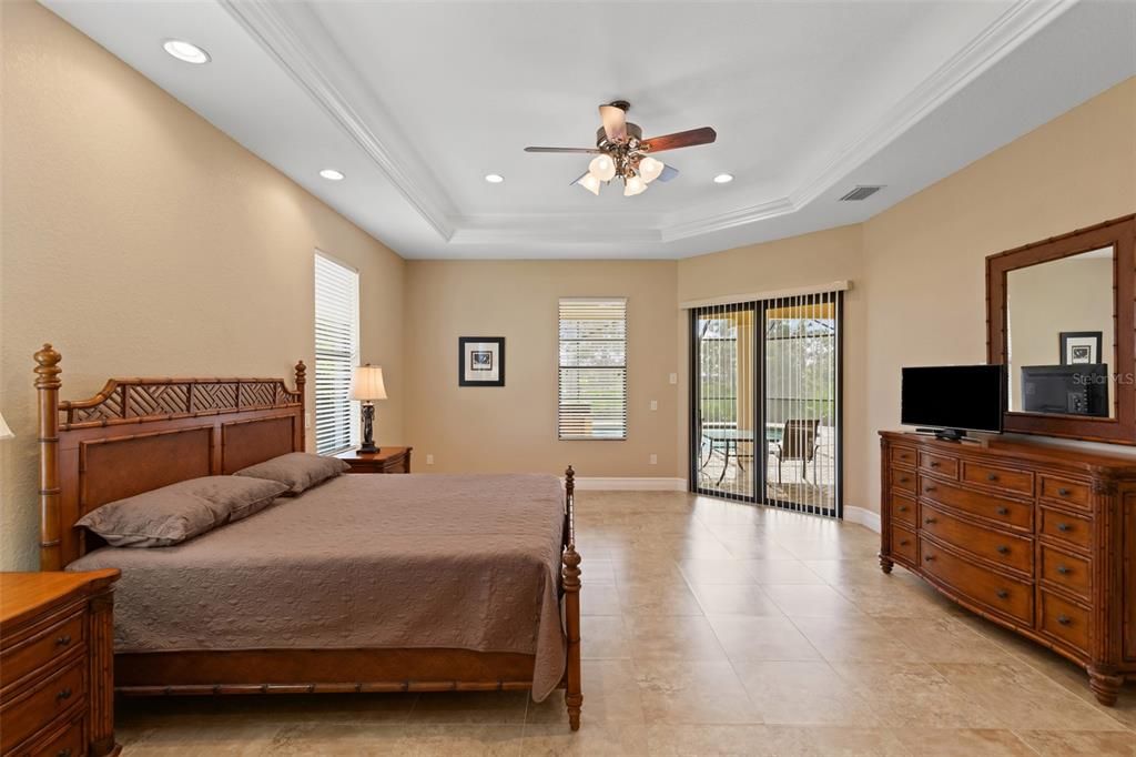 En Venta: $1,049,000 (4 camas, 3 baños, 3481 Pies cuadrados)