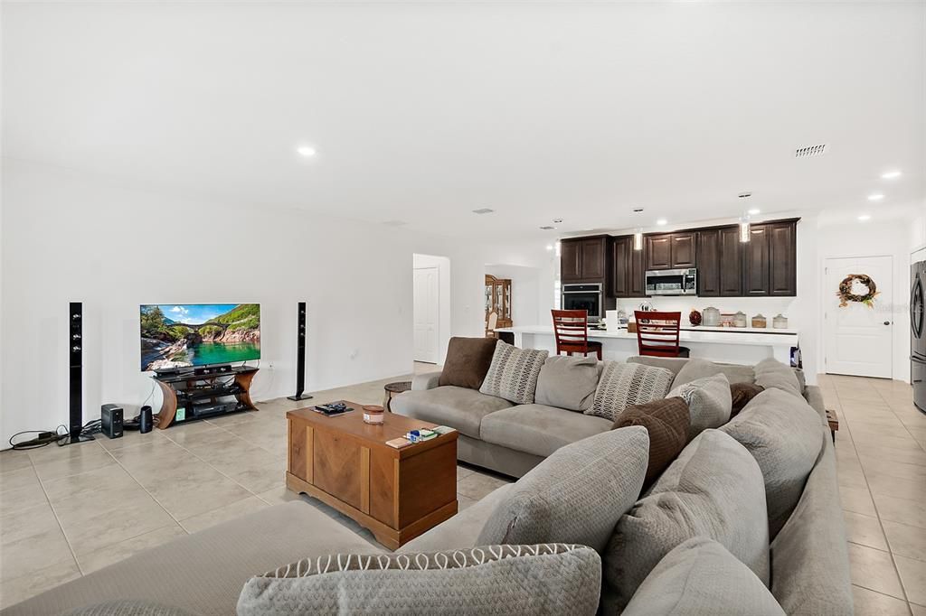 For Sale: $409,900 (4 beds, 3 baths, 2307 Square Feet)