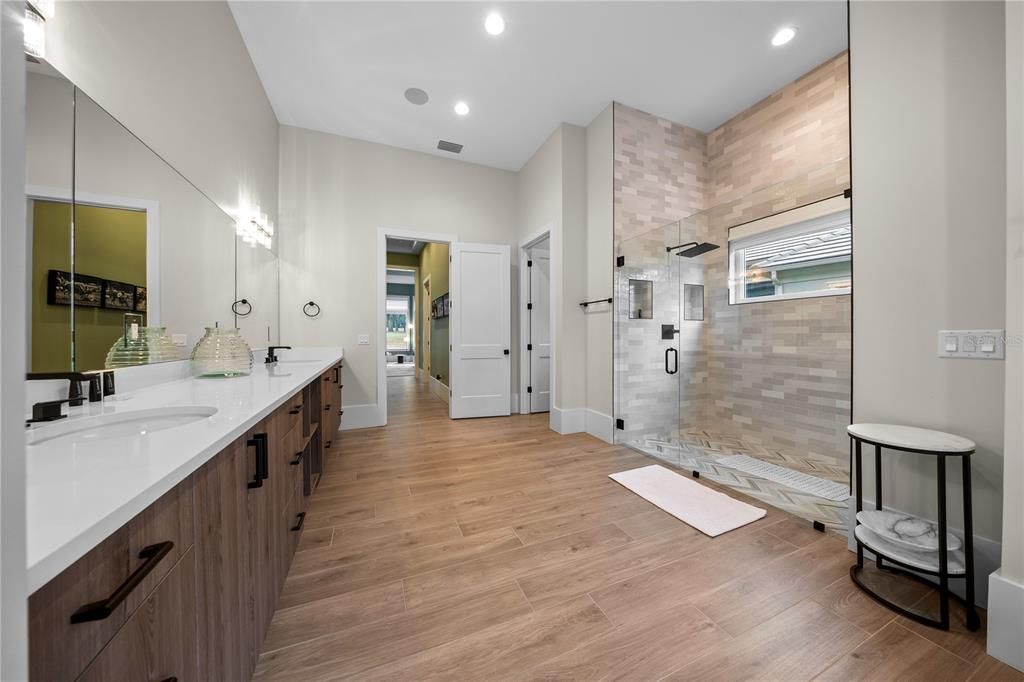 En Venta: $2,749,400 (3 camas, 2 baños, 3393 Pies cuadrados)