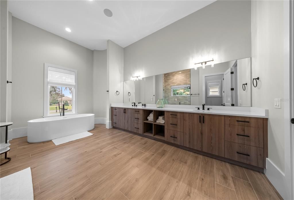 En Venta: $2,749,400 (3 camas, 2 baños, 3393 Pies cuadrados)