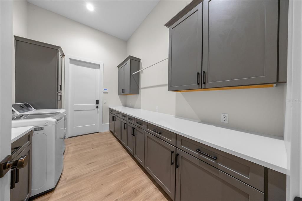 En Venta: $2,749,400 (3 camas, 2 baños, 3393 Pies cuadrados)