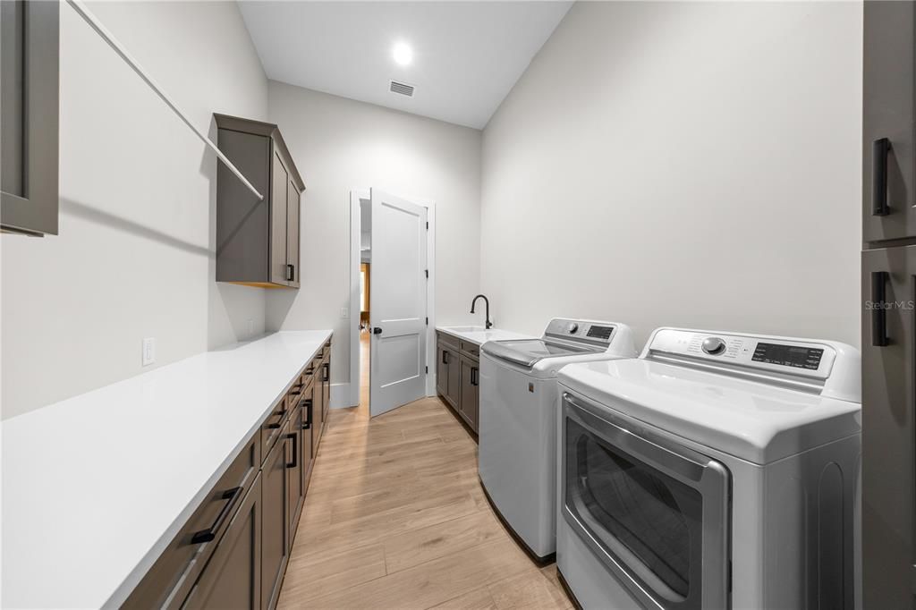 En Venta: $2,749,400 (3 camas, 2 baños, 3393 Pies cuadrados)