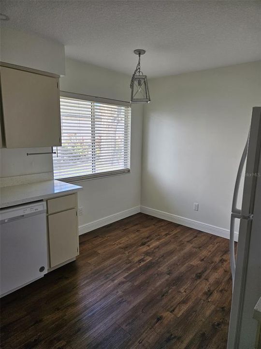 For Rent: $2,095 (3 beds, 2 baths, 1399 Square Feet)