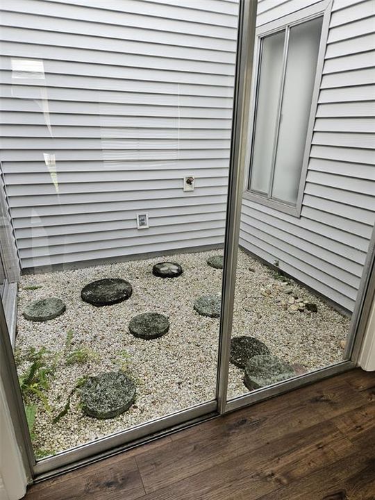 For Rent: $2,095 (3 beds, 2 baths, 1399 Square Feet)