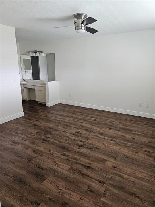 For Rent: $2,095 (3 beds, 2 baths, 1399 Square Feet)