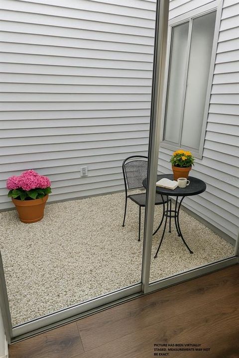 For Rent: $2,095 (3 beds, 2 baths, 1399 Square Feet)