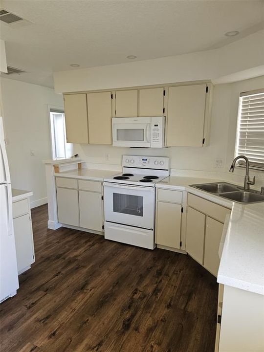 For Rent: $2,095 (3 beds, 2 baths, 1399 Square Feet)