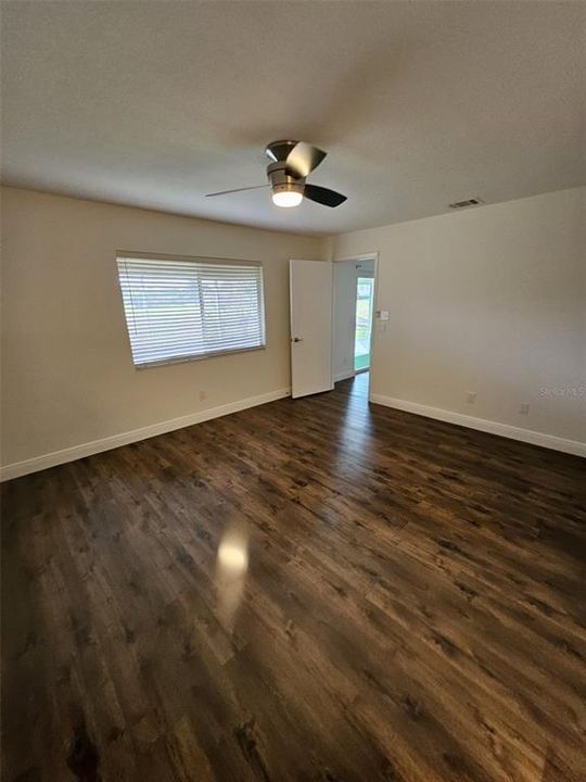 For Rent: $2,095 (3 beds, 2 baths, 1399 Square Feet)
