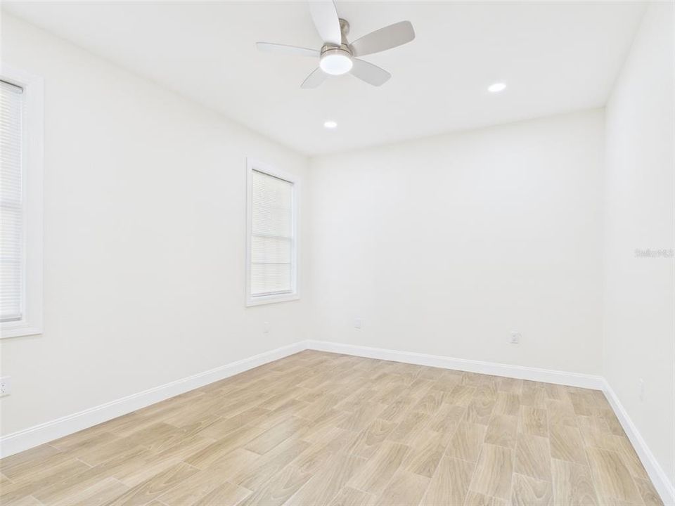 待售: $349,900 (4 贝兹, 3 浴室, 1800 平方英尺)