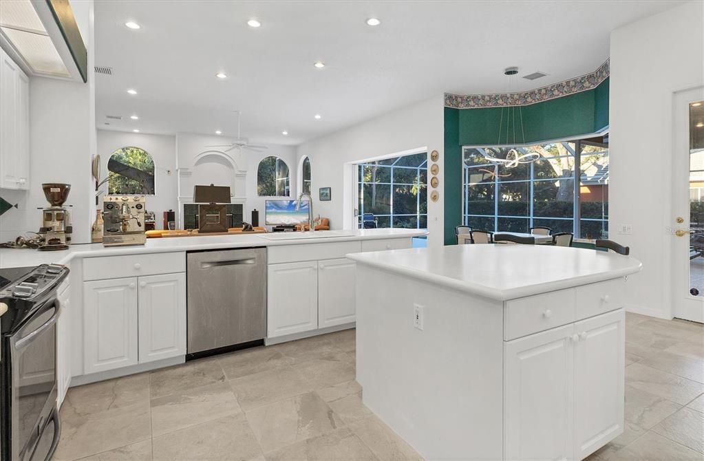 For Sale: $895,000 (4 beds, 3 baths, 3221 Square Feet)