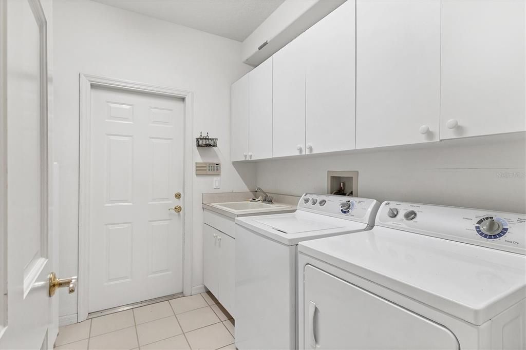 For Sale: $895,000 (4 beds, 3 baths, 3221 Square Feet)