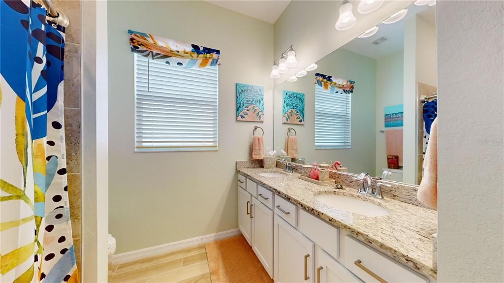 En Venta: $639,999 (4 camas, 3 baños, 2287 Pies cuadrados)