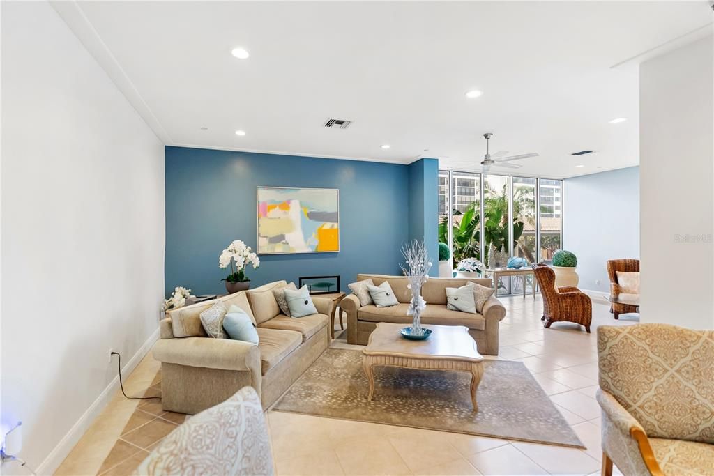 En Venta: $949,900 (2 camas, 2 baños, 1421 Pies cuadrados)