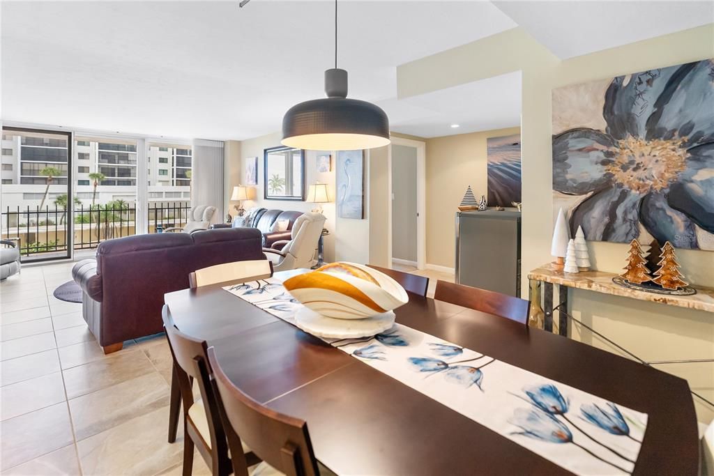 En Venta: $949,900 (2 camas, 2 baños, 1421 Pies cuadrados)