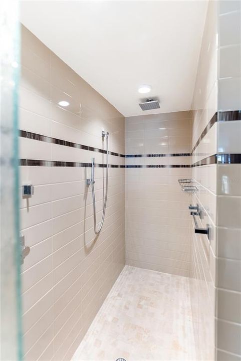 En Venta: $949,900 (2 camas, 2 baños, 1421 Pies cuadrados)