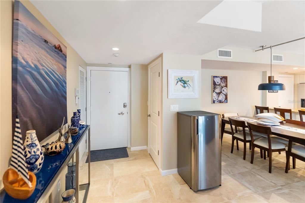 En Venta: $949,900 (2 camas, 2 baños, 1421 Pies cuadrados)