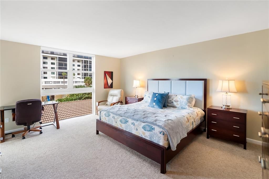 En Venta: $949,900 (2 camas, 2 baños, 1421 Pies cuadrados)